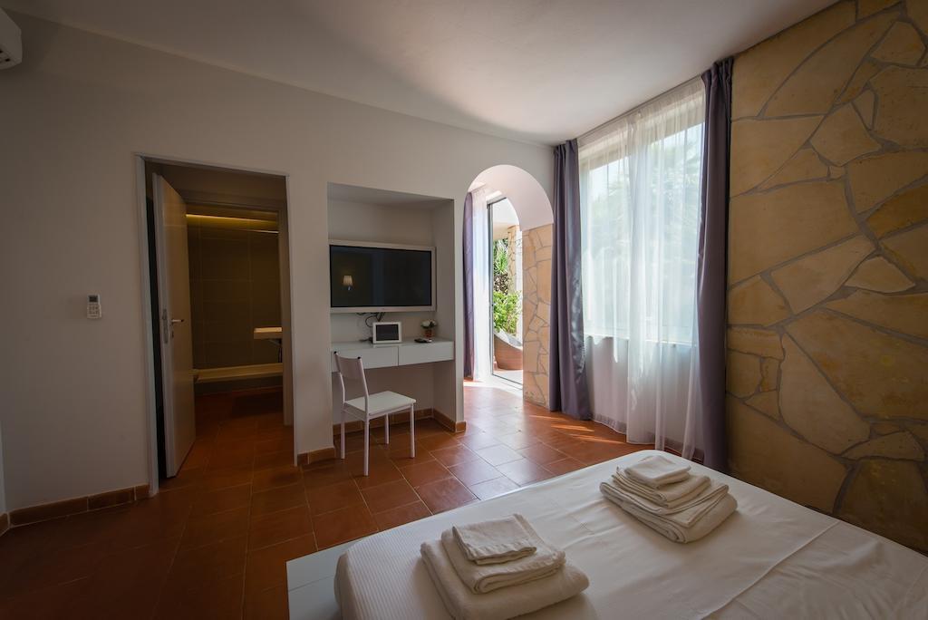 Birkin Apartments Cagliari Rum bild