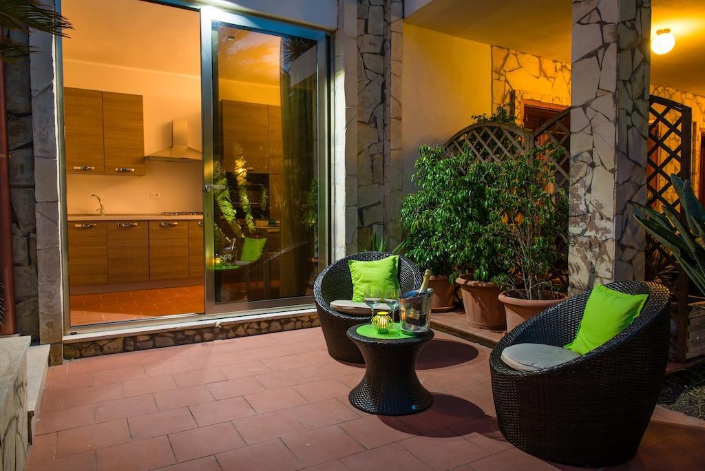 Birkin Apartments Cagliari Rum bild